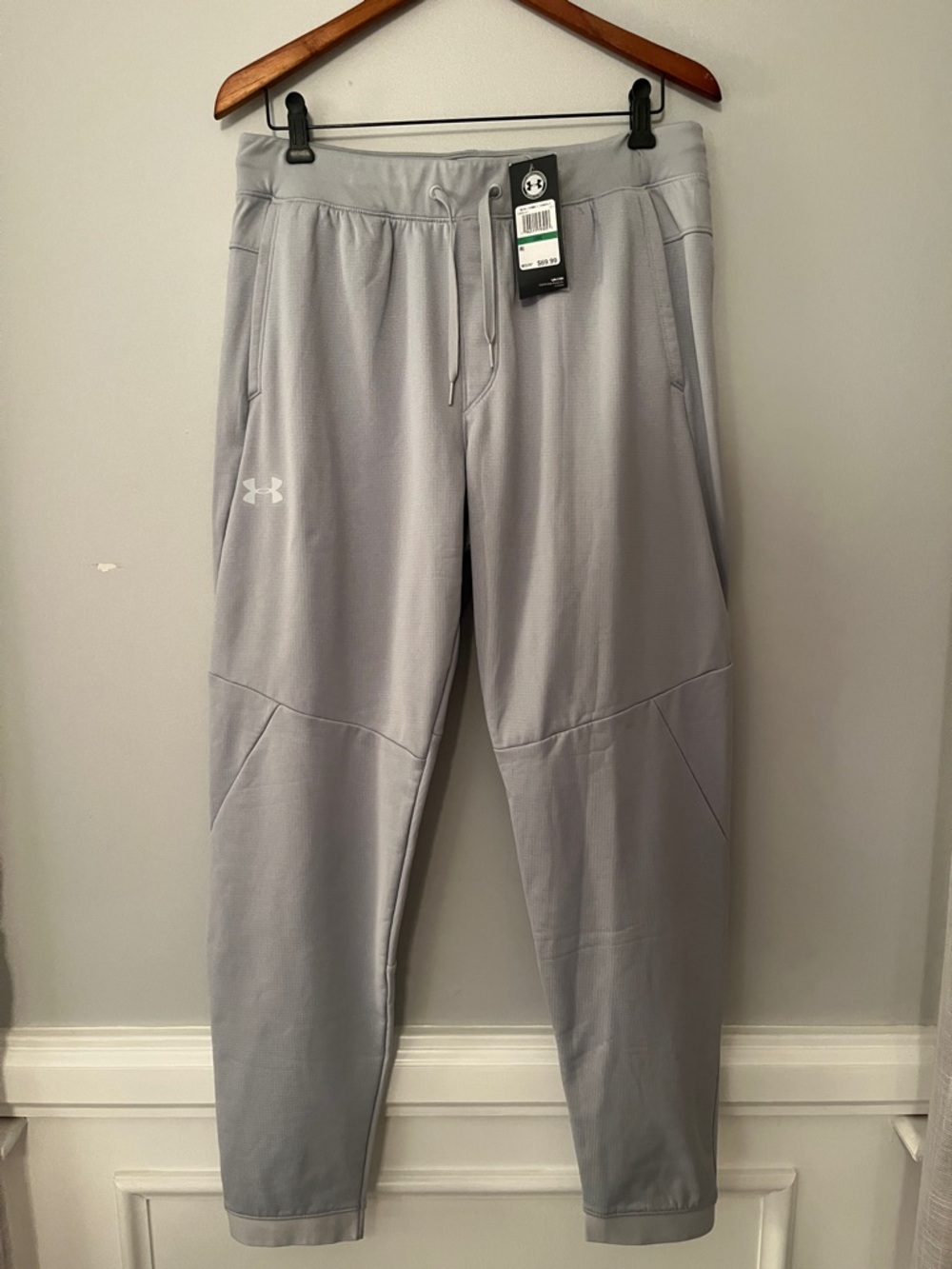 Under Armour Men’s Light Gray Athletic Joggers